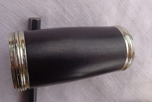 Baril de clarinette avec fente extérieure réparé